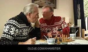 Grupni seks chez massage porn u krevetu