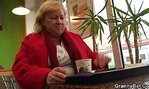Čarobnjak uskih pprno massage očiju