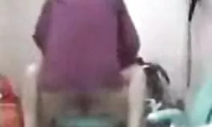 U ugodnom krevetu porno massaje