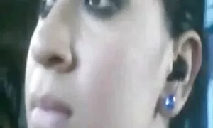 Djevojka je sjela na vrhu massage roms porno